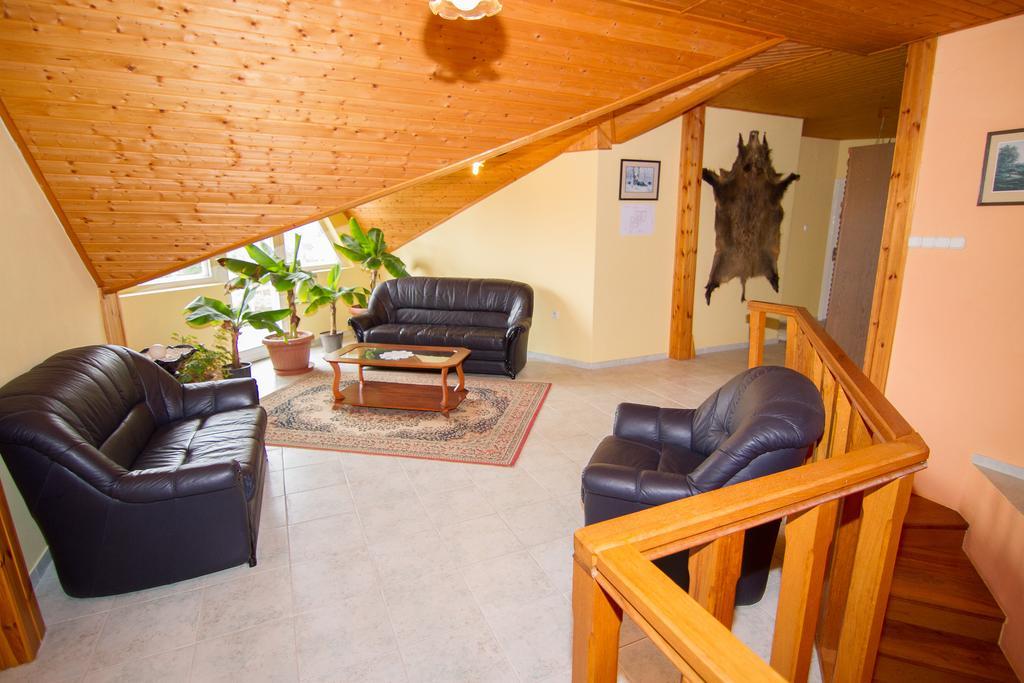 Villa Hedi Dunakiliti Exterior photo