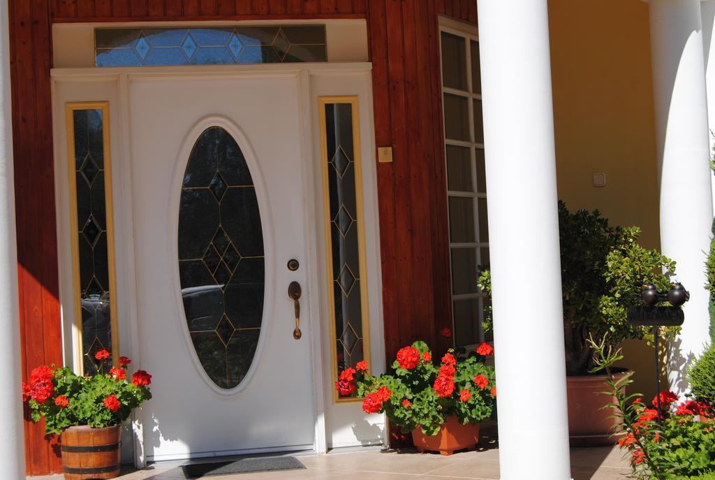Villa Hedi Dunakiliti Exterior photo